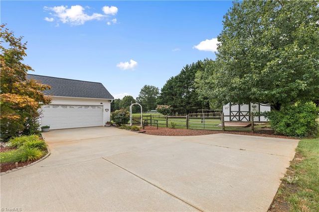 108 Camden Court, Advance, NC 27006