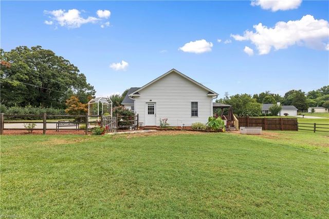 108 Camden Court, Advance, NC 27006