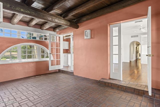 4040 E ELM Street, Phoenix, AZ 85018