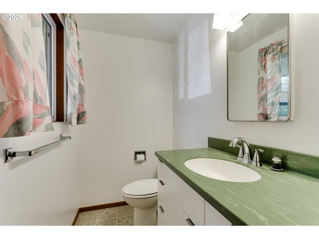 310 E 48TH Ave, Eugene, OR 97405