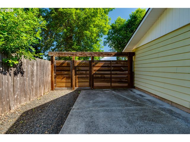310 E 48TH Ave, Eugene, OR 97405