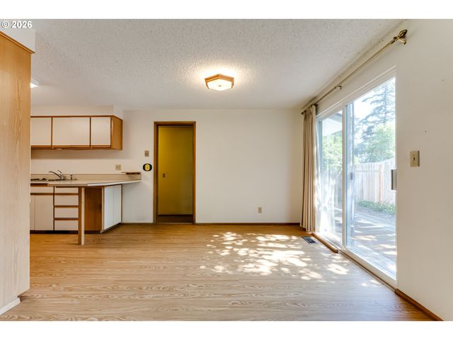 310 E 48TH Ave, Eugene, OR 97405