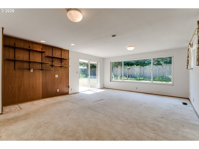 310 E 48TH Ave, Eugene, OR 97405