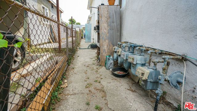6714 Parmelee Avenue, Los Angeles, CA 90001