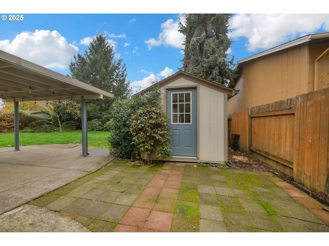 240 DIBBLEE Ln, Eugene, OR 97404