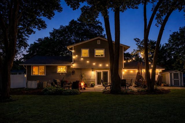 1353 E Palatine Road, Palatine, IL 60074