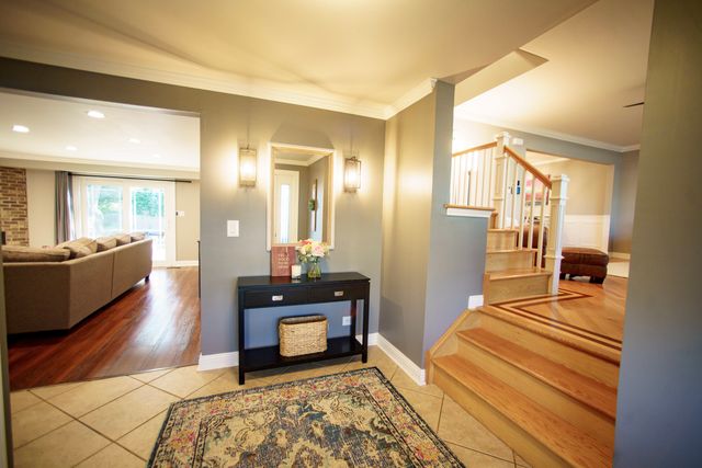 1353 E Palatine Road, Palatine, IL 60074