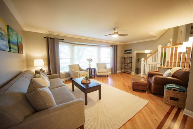 1353 E Palatine Road, Palatine, IL 60074