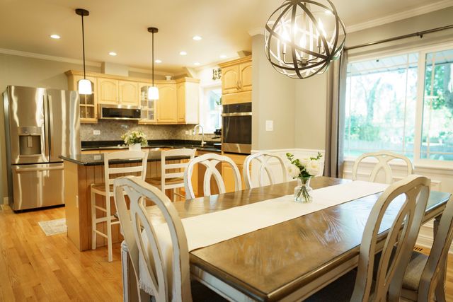 1353 E Palatine Road, Palatine, IL 60074