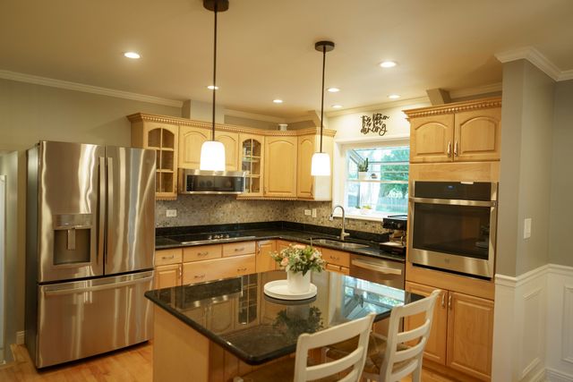 1353 E Palatine Road, Palatine, IL 60074