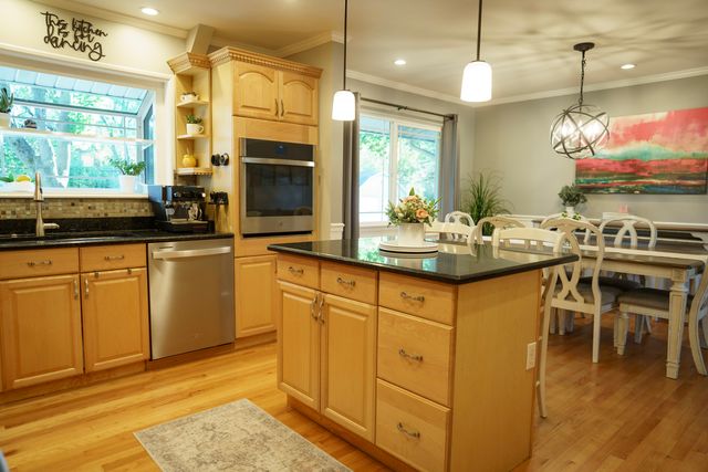 1353 E Palatine Road, Palatine, IL 60074