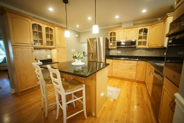 1353 E Palatine Road, Palatine, IL 60074