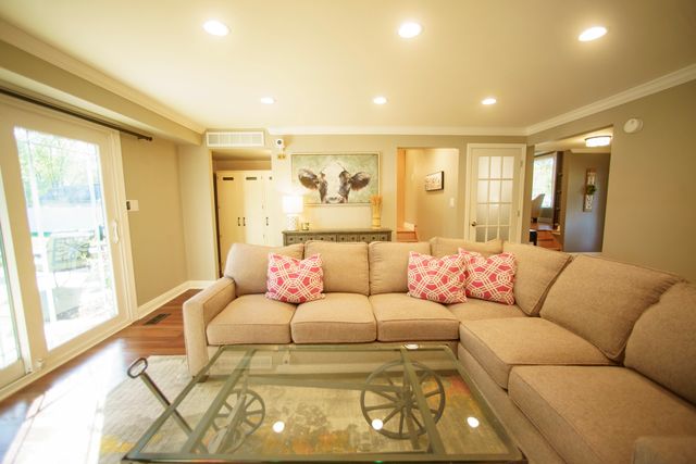 1353 E Palatine Road, Palatine, IL 60074