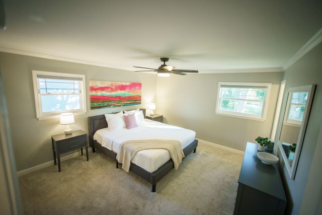 1353 E Palatine Road, Palatine, IL 60074