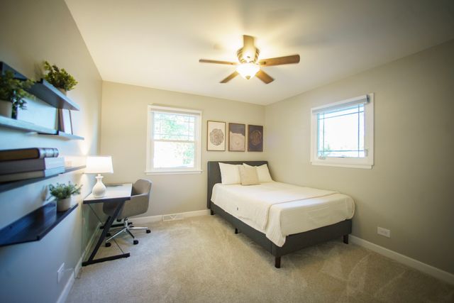 1353 E Palatine Road, Palatine, IL 60074