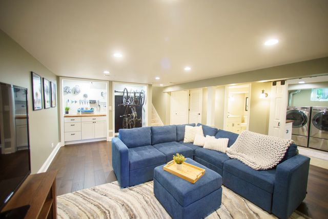 1353 E Palatine Road, Palatine, IL 60074