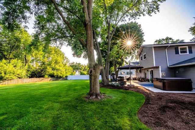 1353 E Palatine Road, Palatine, IL 60074