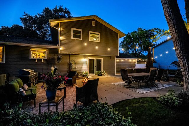 1353 E Palatine Road, Palatine, IL 60074