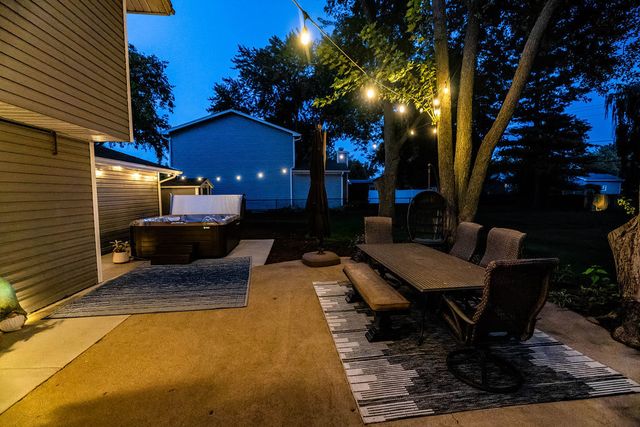 1353 E Palatine Road, Palatine, IL 60074