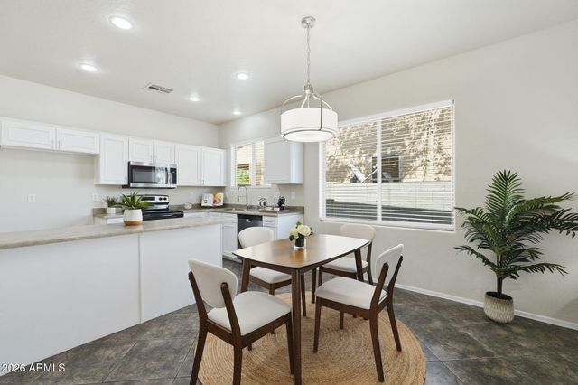 9721 W CROWN KING Road, Tolleson, AZ 85353