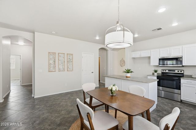 9721 W CROWN KING Road, Tolleson, AZ 85353