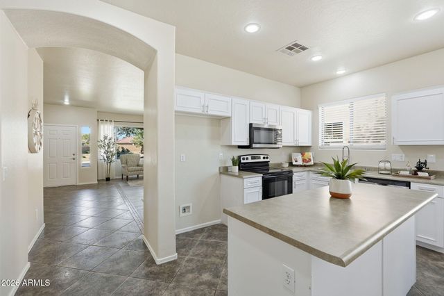 9721 W CROWN KING Road, Tolleson, AZ 85353