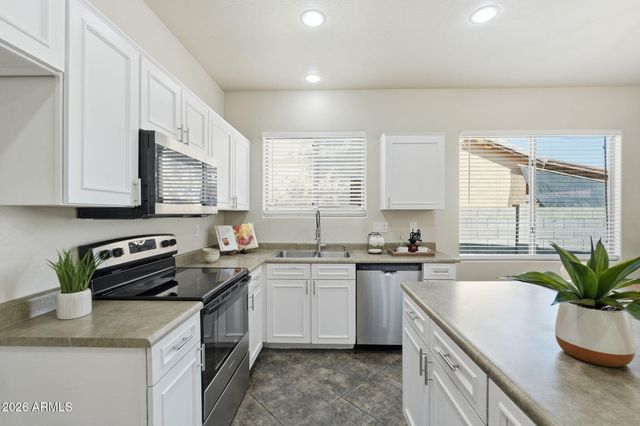 9721 W CROWN KING Road, Tolleson, AZ 85353