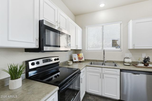 9721 W CROWN KING Road, Tolleson, AZ 85353