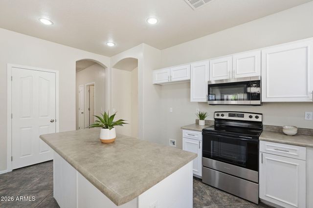 9721 W CROWN KING Road, Tolleson, AZ 85353