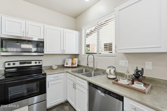 9721 W CROWN KING Road, Tolleson, AZ 85353