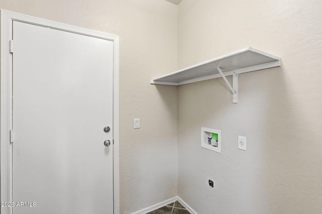 9721 W CROWN KING Road, Tolleson, AZ 85353