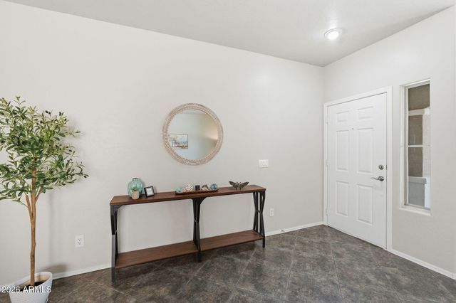 9721 W CROWN KING Road, Tolleson, AZ 85353