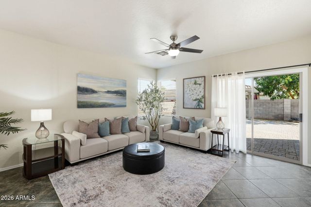 9721 W CROWN KING Road, Tolleson, AZ 85353