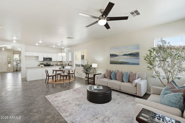 9721 W CROWN KING Road, Tolleson, AZ 85353