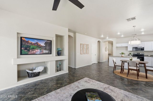 9721 W CROWN KING Road, Tolleson, AZ 85353