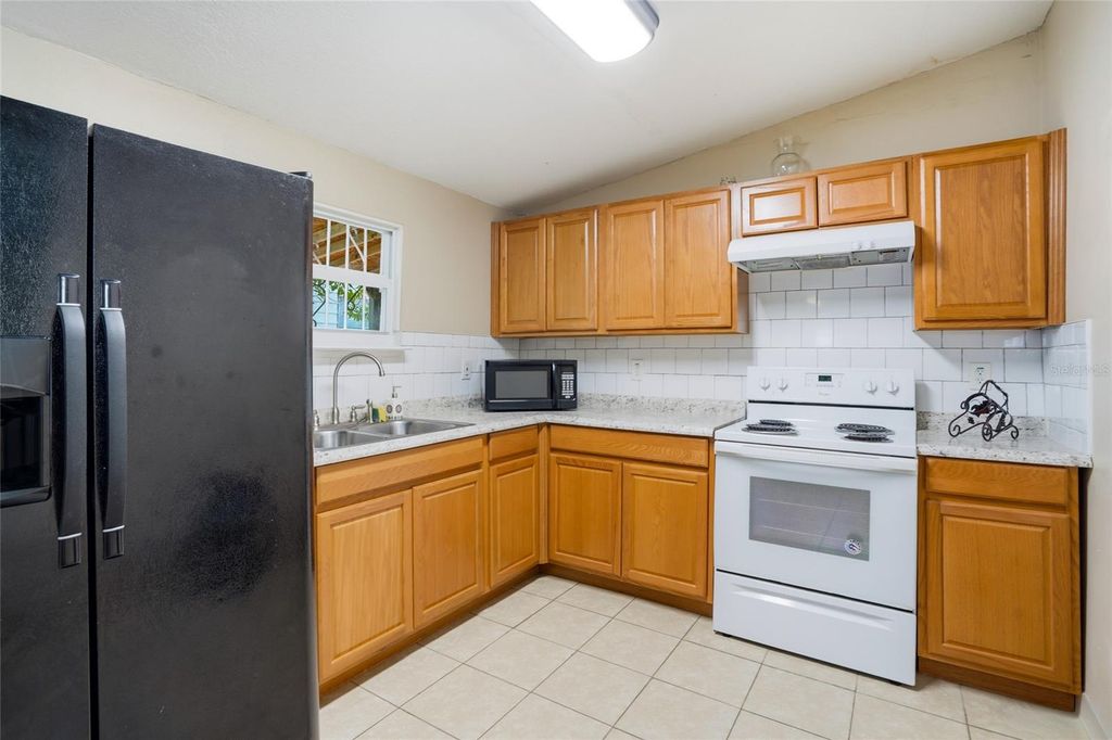 Image 20 of property listing at 2402 CORRINE STREET, Tampa, FL 33605