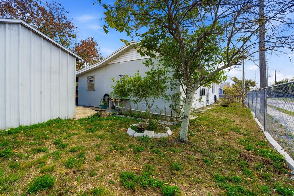 Image 28 of property listing at 2402 CORRINE STREET, Tampa, FL 33605