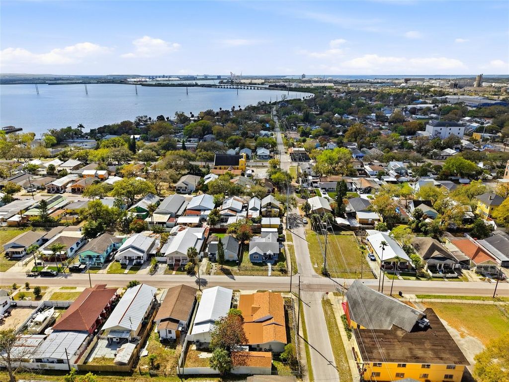 Image 30 of property listing at 2402 CORRINE STREET, Tampa, FL 33605