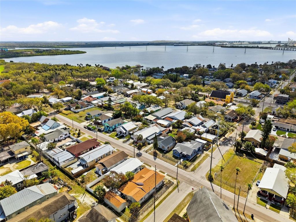 Image 31 of property listing at 2402 CORRINE STREET, Tampa, FL 33605