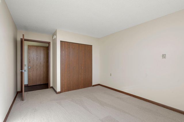 7600 Golden Valley Road 1004, Golden Valley, MN 55427