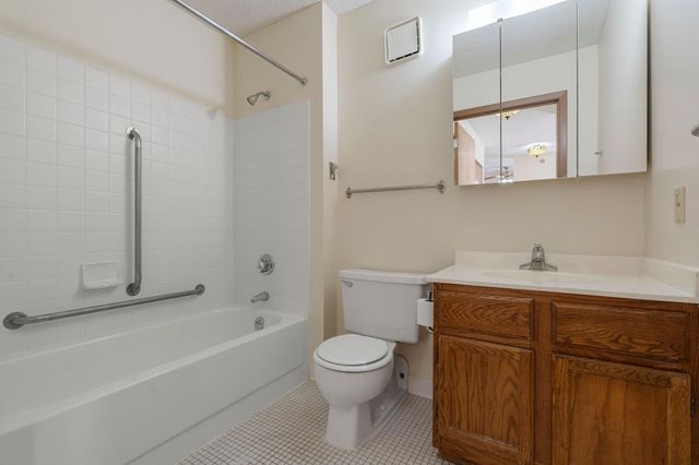 7600 Golden Valley Road 1004, Golden Valley, MN 55427