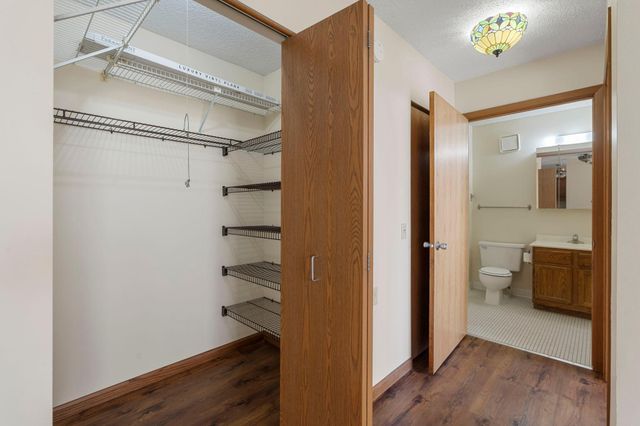 7600 Golden Valley Road 1004, Golden Valley, MN 55427