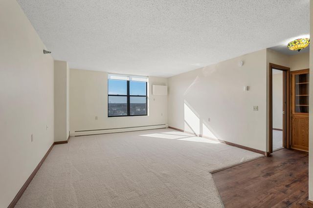 7600 Golden Valley Road 1004, Golden Valley, MN 55427