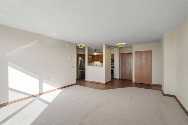 7600 Golden Valley Road 1004, Golden Valley, MN 55427