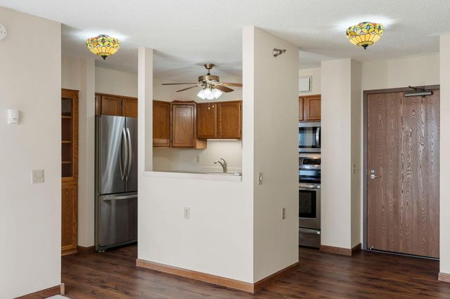 7600 Golden Valley Road 1004, Golden Valley, MN 55427