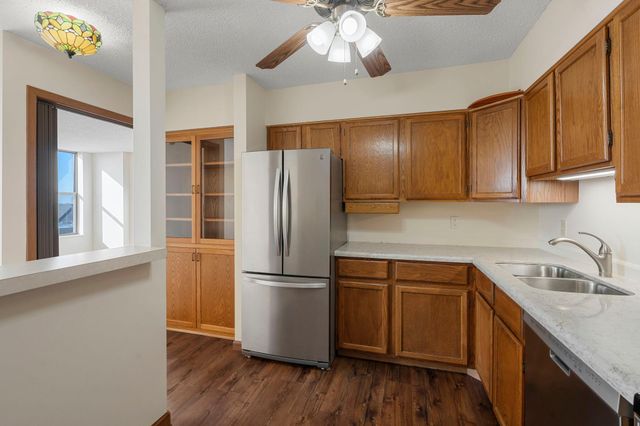 7600 Golden Valley Road 1004, Golden Valley, MN 55427