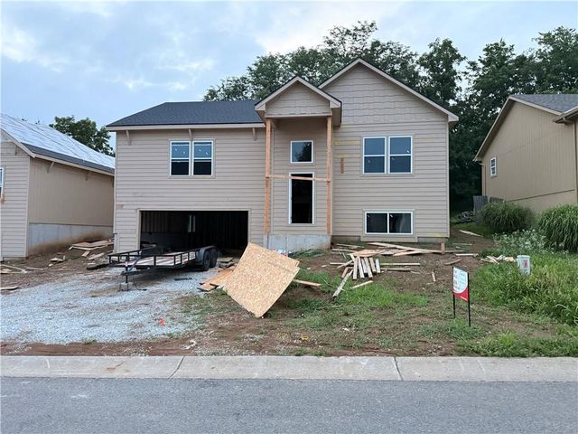 2032 W Springs Way, Excelsior Springs, MO 64024