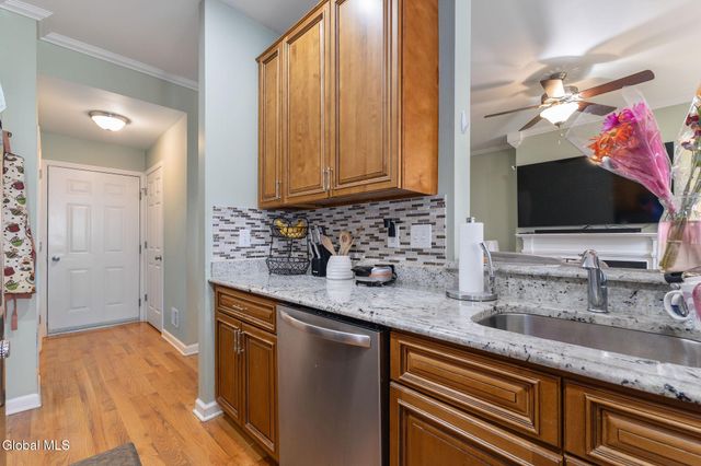14 Amalia Lane, Rensselaer, NY 12144