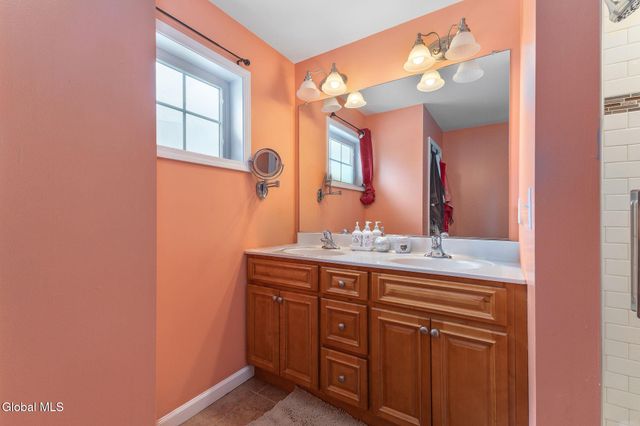 14 Amalia Lane, Rensselaer, NY 12144
