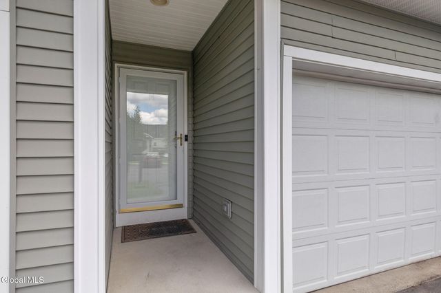 14 Amalia Lane, Rensselaer, NY 12144